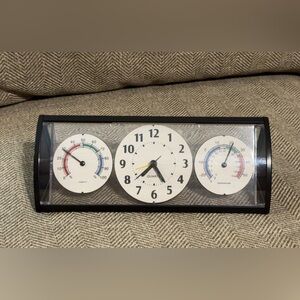 VTG QUARTZ Black and White Wall Clock with Thermometer and Hygrometer